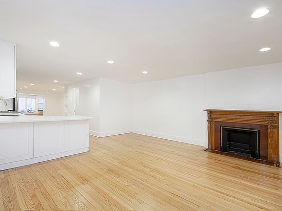 3rd image of 240 W 74th St #1