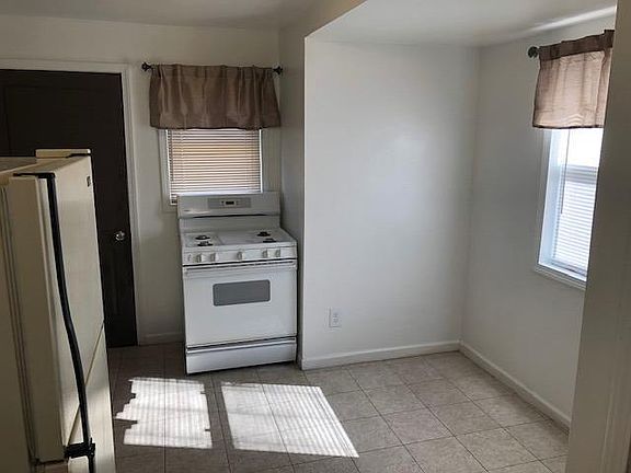 4th image of 2540 E 36th Ave