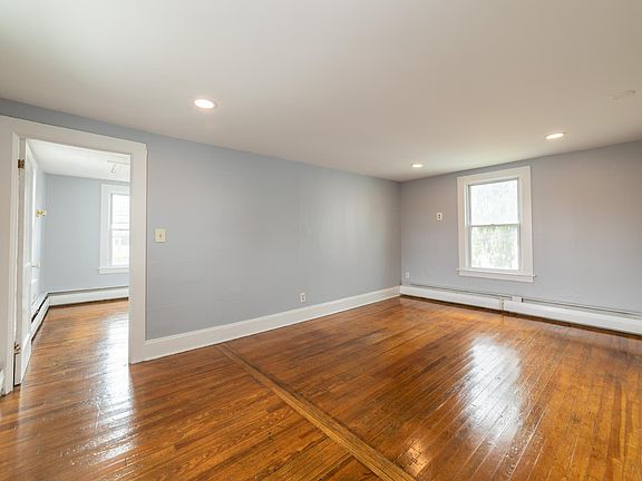 5th image of 126 Main St Floor 2