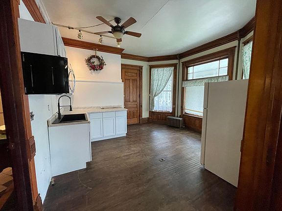 3rd image of 603 Grant St #1