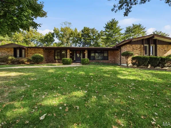 14167 Parliament Dr, Chesterfield, MO 63017