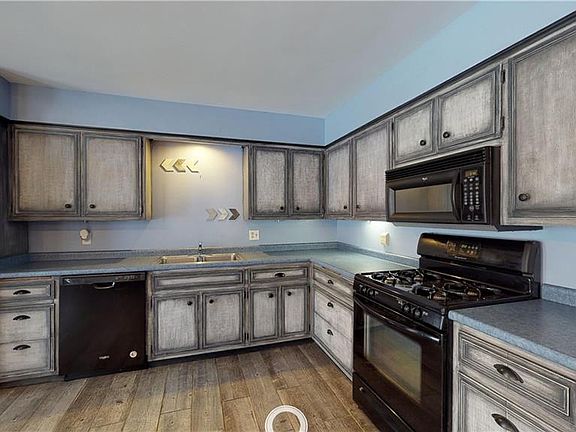 2nd image of 1115 Belleview Dr
