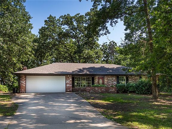 2nd image of 12424 Oak Knoll Cir