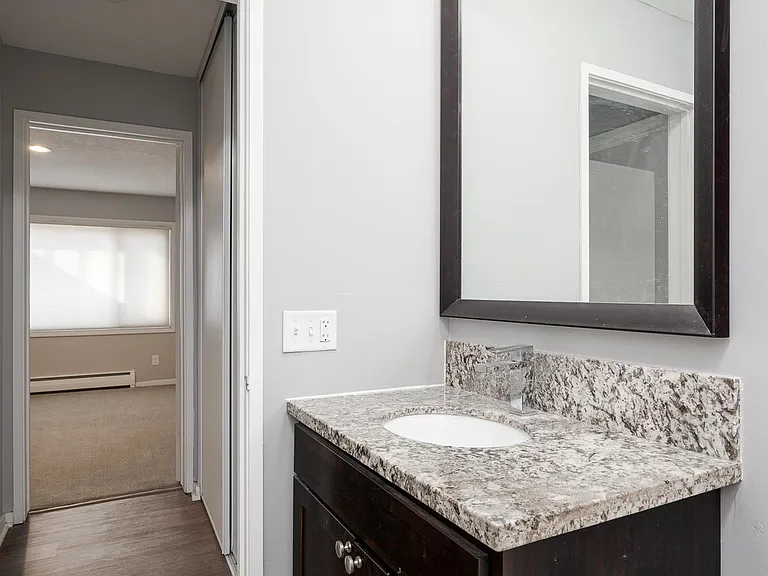Merriam Park Apartments — Photo 19