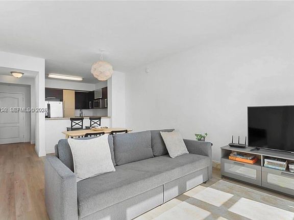 2nd image of 500 NE 29th St APT 605