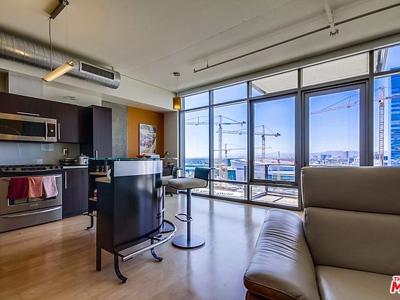 2nd image of 1100 S Hope St APT 1514
