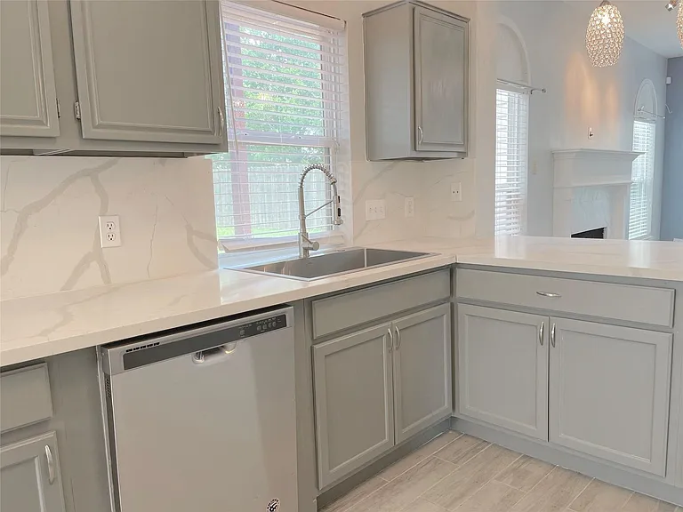 8919 Diamond Lake Ln — Photo 15