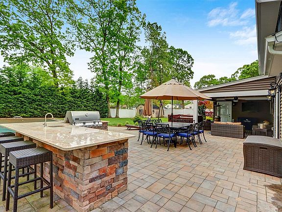 3rd image of 43 Oakwood Hills Dr