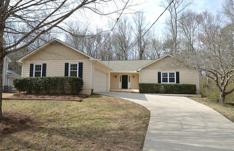 1st image of 240 E Creek Cir