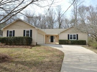 240 E Creek Cir, Roswell, GA
