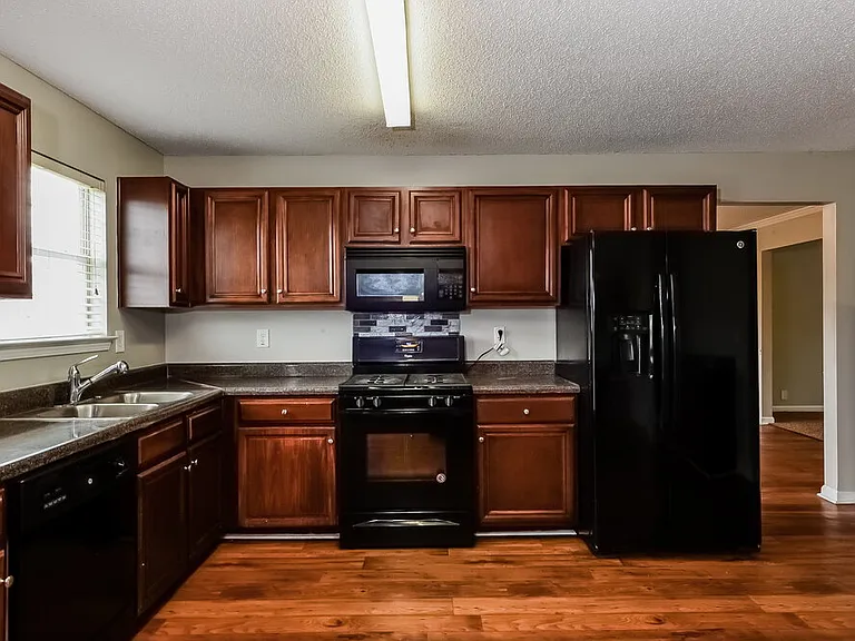 3711 Arminto Dr — Photo 6
