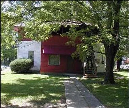Backyard 421 S Woodlawn