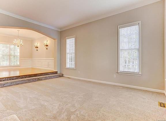 3rd image of 5515 Crown Hill Dr