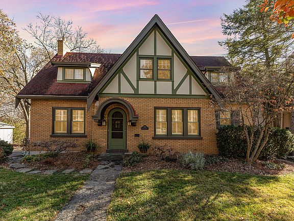3rd image of 1011 Rose Cir