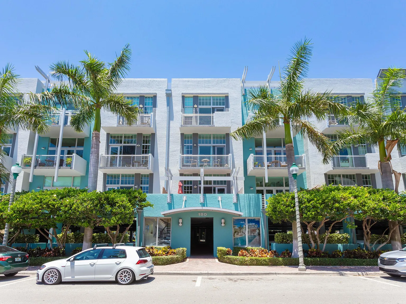 1 bed, 1.0 bath, 927 sqft, $3,400 — Photo 1