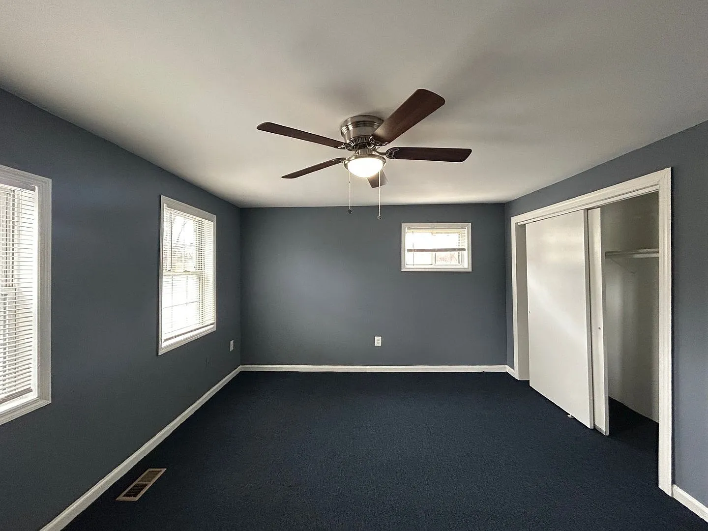 Baltimore - 2 Bedrooms and 1 bath Available! — Photo 4