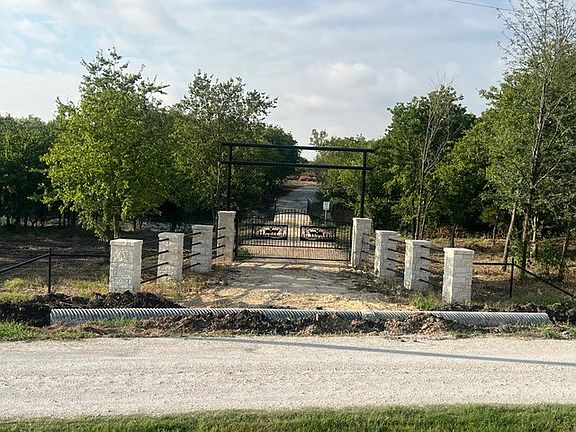 3rd image of 661 Joanna Ln