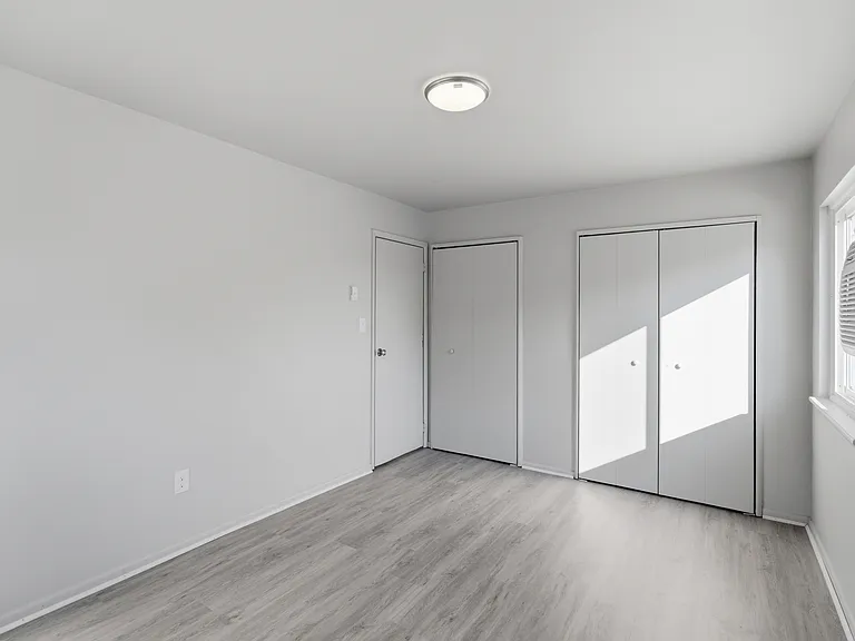 Hubbard Apartments — Photo 25