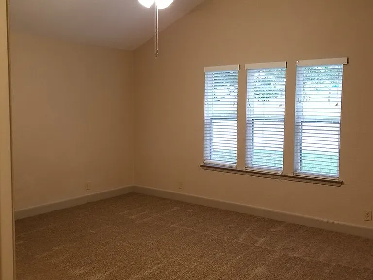 900 Rivercrest Blvd — Photo 11
