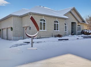 6196 Elkwood Dr, Ottawa, ON K4P 1M9