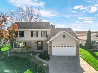 2111 Manico Dr, Crest Hill, IL 60403