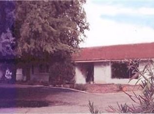 879 N Armstrong Ave, Clovis, CA 93611