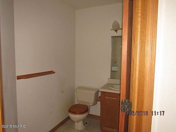 5th image of 165 Steamburg Dr