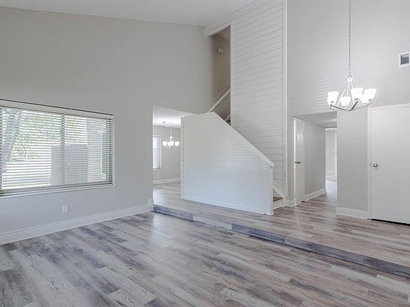 2nd image of 3422 Castle Rock Ln