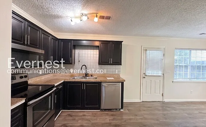 1592 King James Dr — Photo 3
