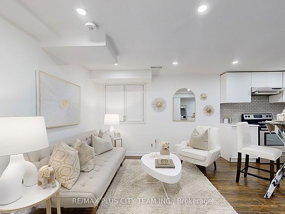 4th image of 1071 Summitview Cres #Basement