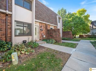 9208 V Plz, Omaha, NE 68127