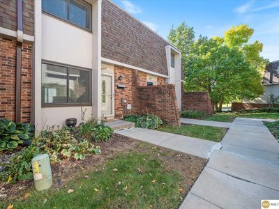 9208 V Plz, Omaha, NE, 68127