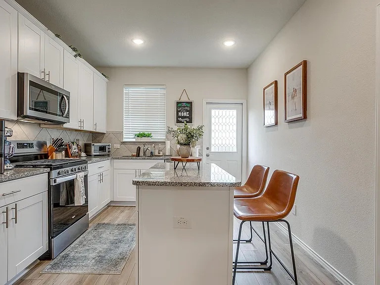 8144 Branch Hollow Trl — Photo 15