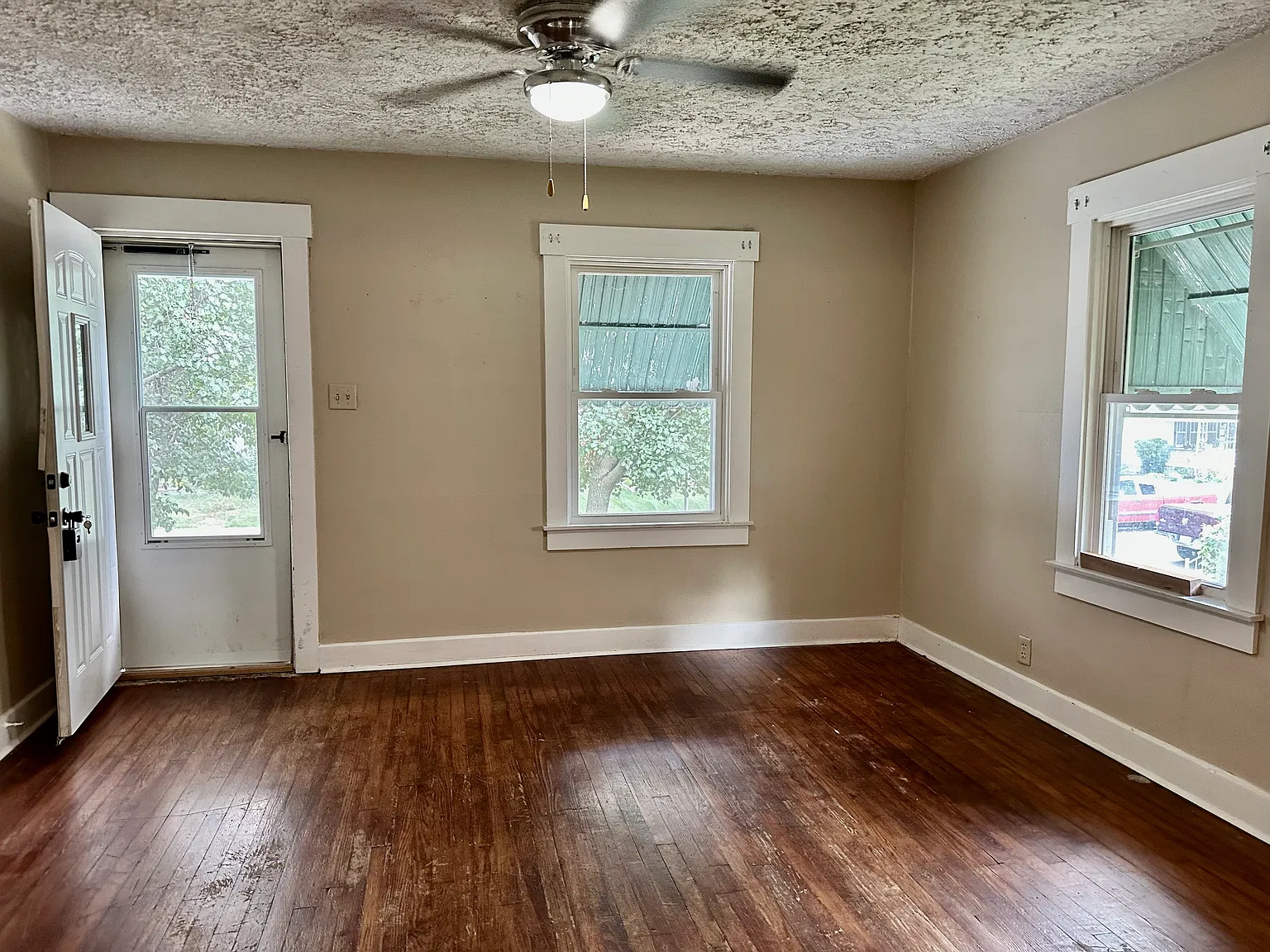 320 SW 5th St — Photo 2