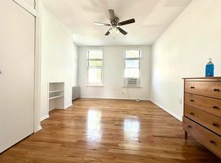 208 Green St APT 3R, Brooklyn, NY 11222