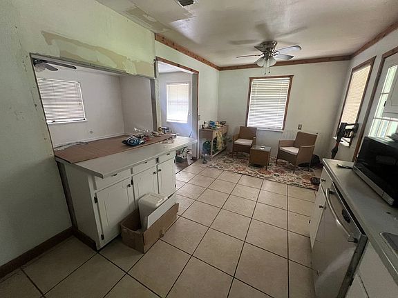4th image of 720 E Marshall Ave
