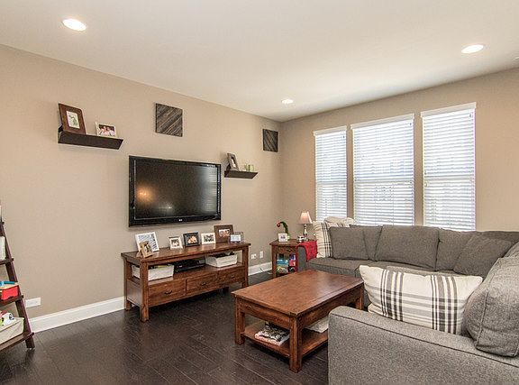 5th image of 3207 Coral Ln #295