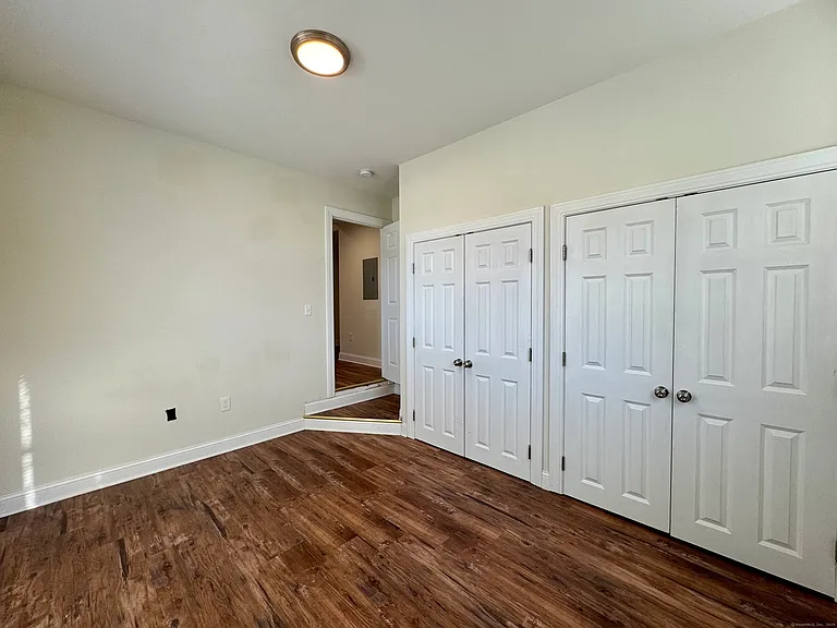 950 Lindley St — Photo 14