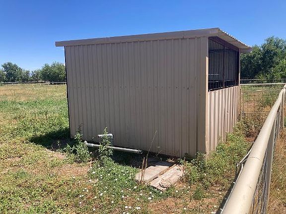 4th image of 240 Sutton Ln