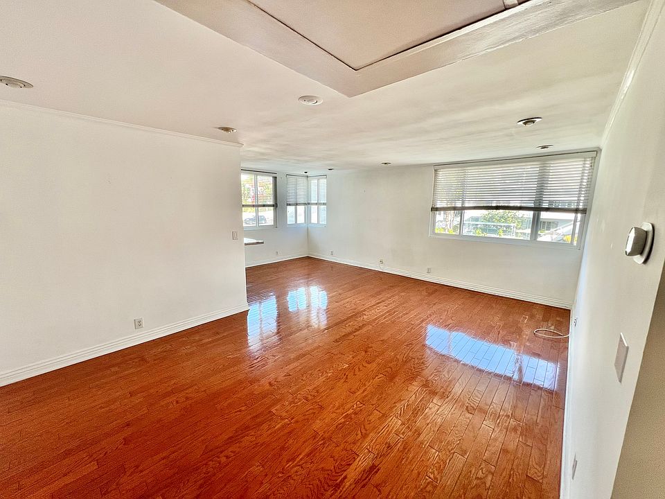 1st image of 1907 Robinson Ave #3001