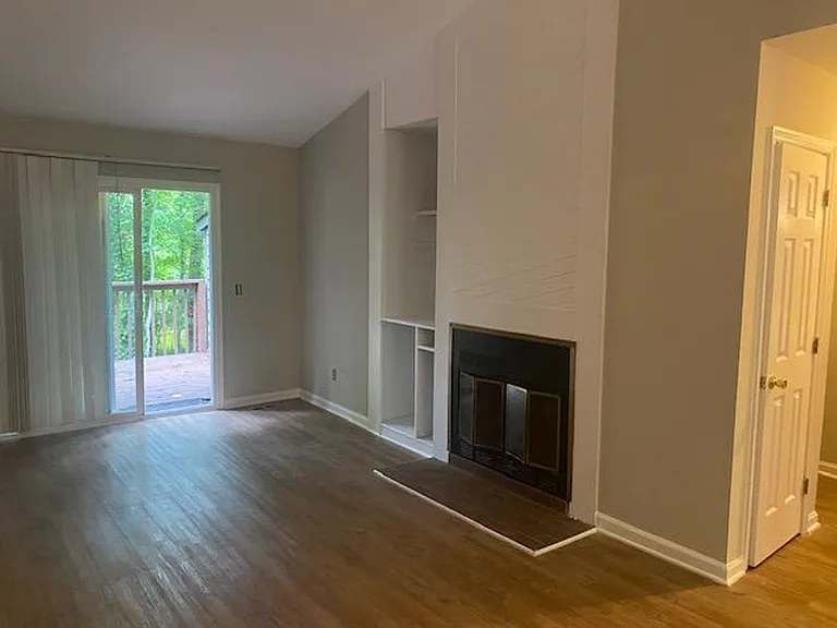 909C W Chatham St — Photo 7
