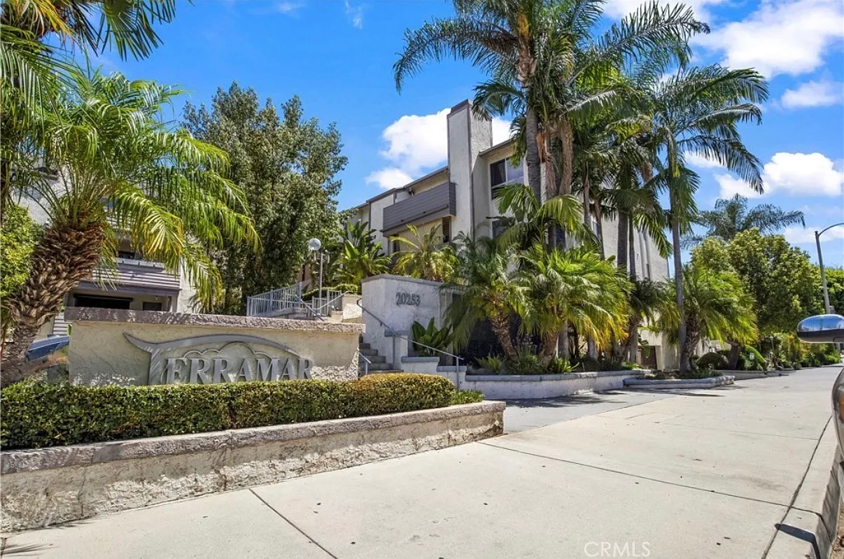 2 bed, 880 sqft, $2,650 — Photo 1