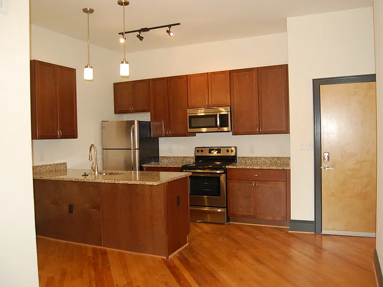 420 E Grace St — Photo 12