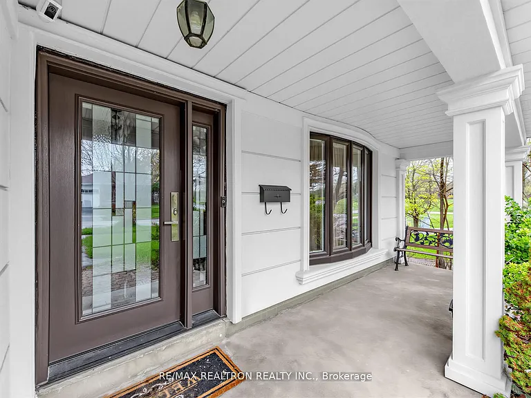 44 Pineway Blvd W — Photo 2