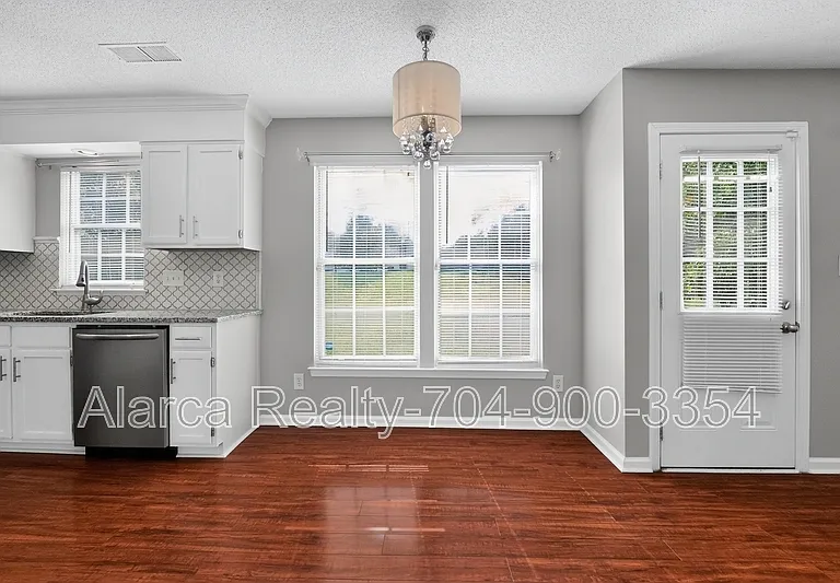 1901 Misty Vale Rd — Photo 5