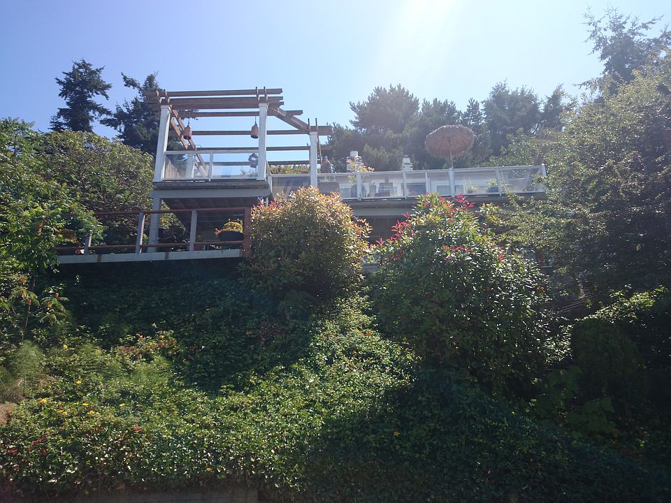 1st image of 2104 Halleck Ave SW