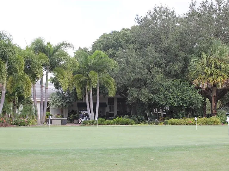 549 Fallbrook Dr — Photo 23