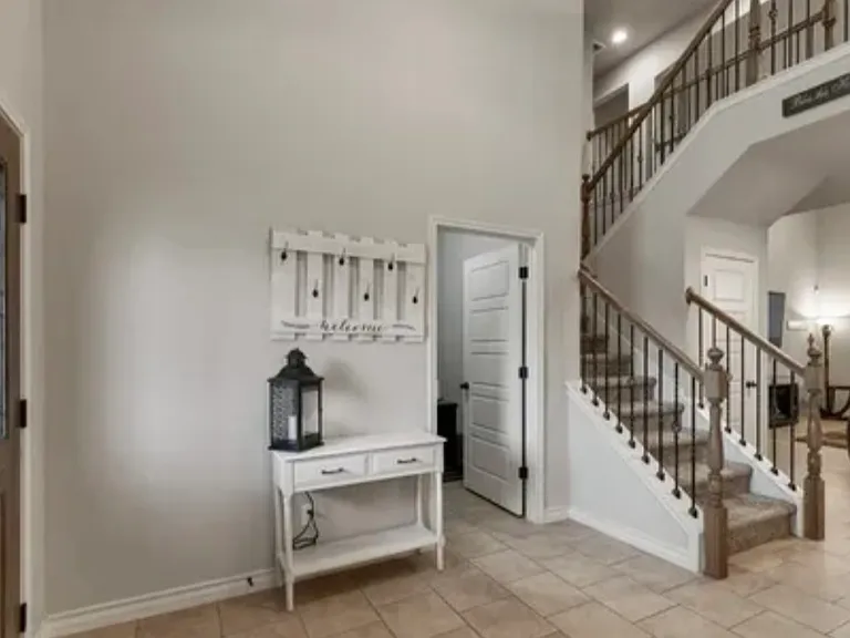 512 Saddle House — Photo 4