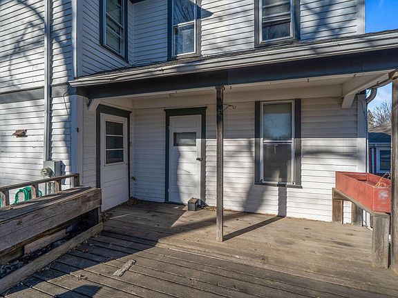 4th image of 614 N Estey St