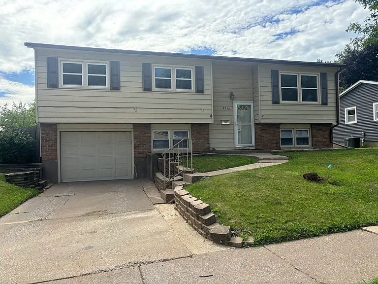 2914 Woodland Ln — Photo 4